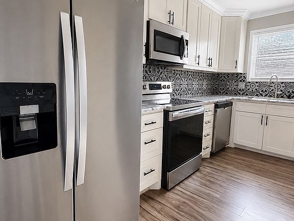 5th image of 627 Hill St #B