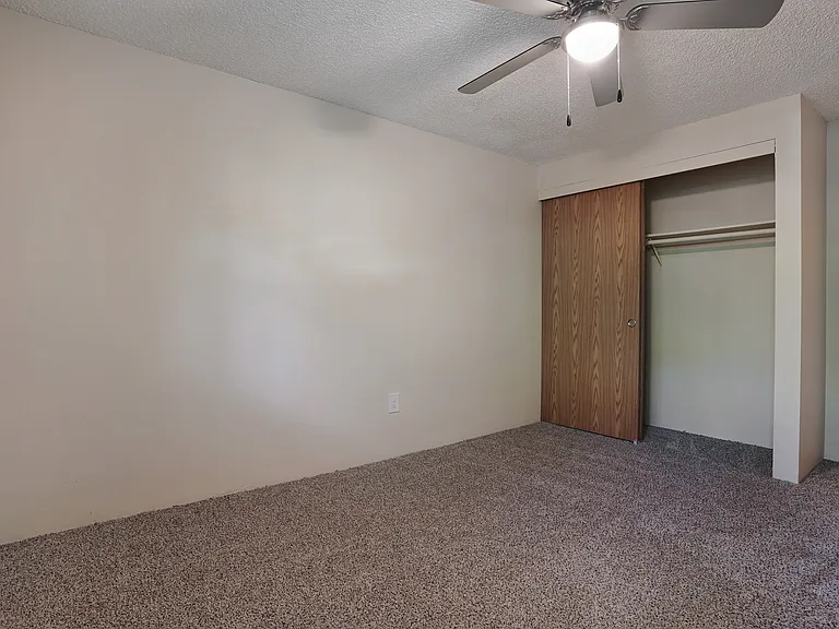 Maple Knoll Apartments — Photo 25