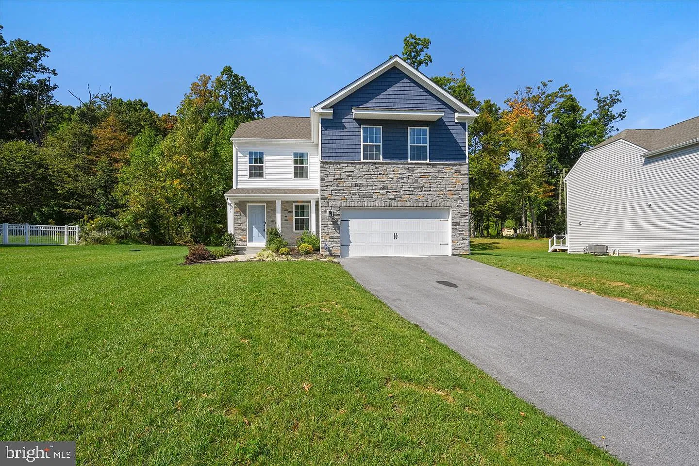 4 bed, 2.5 bath, 2335 sqft, $3,300 — Photo 3