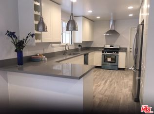 24027 Calvert St, Woodland Hills, CA 91367