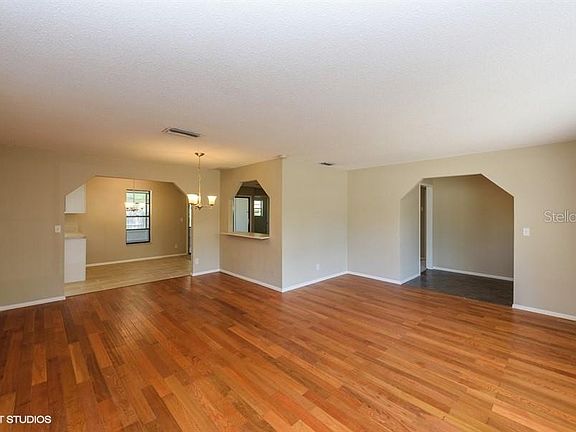3rd image of 835 Candlewood Cir