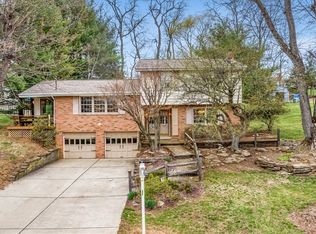 2205 Maureen Dr, South Park, PA 15129