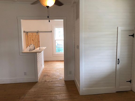 5th image of 222 N Park St
