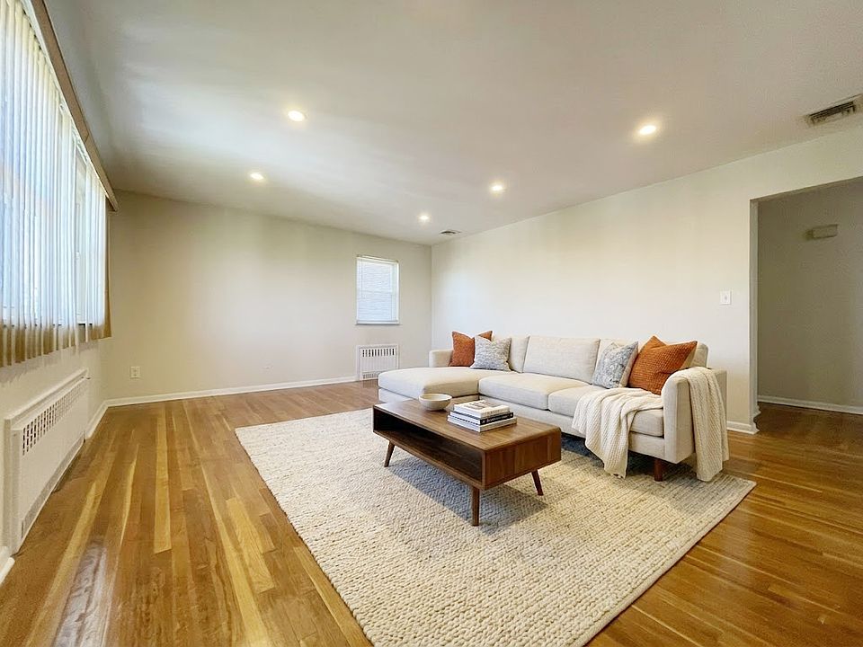 1st image of 218 11th St