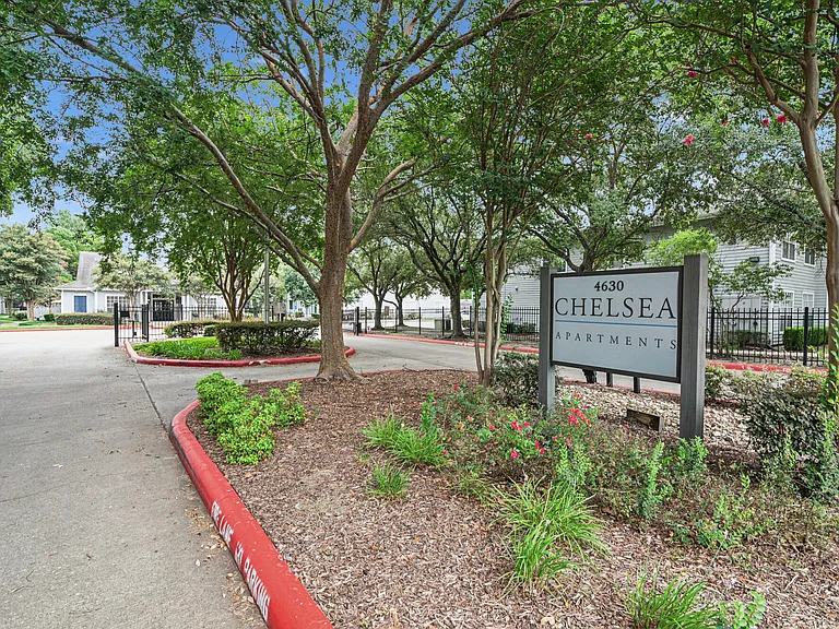 Chelsea Apartments — Photo 39