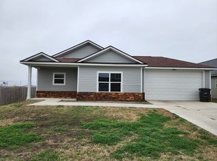 106 Hummingbird Ave, Schulenburg, TX 78956