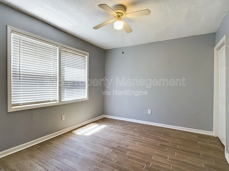 2938 Flora Ave #1S — Photo 5
