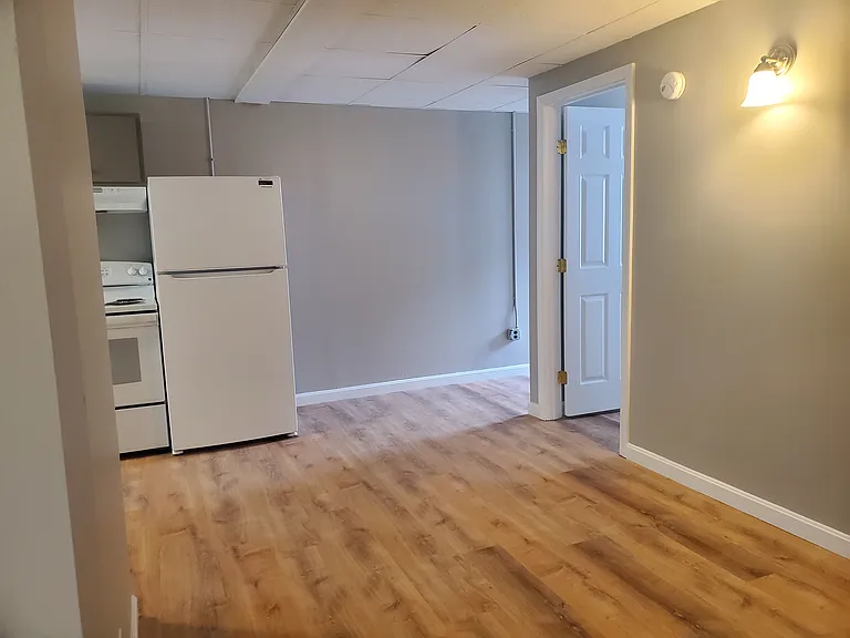 401 Patchen Rd — Photo 8