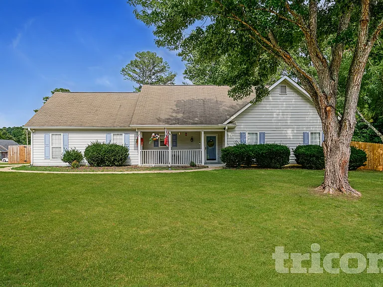 120 Allen Oaks Way — Photo 1