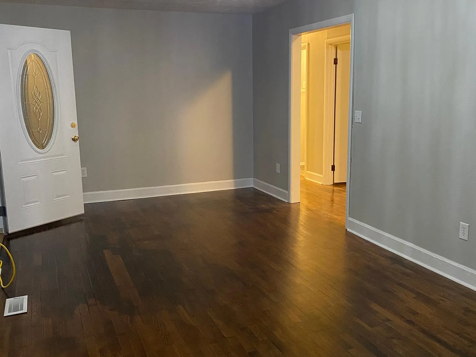 3 bed, 1.5 bath, 912 sqft, $1,500 — Photo 3