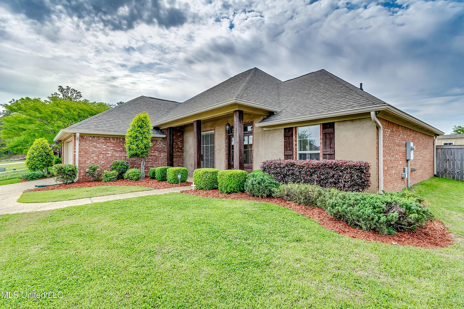 518 Springhill Xing photo 1