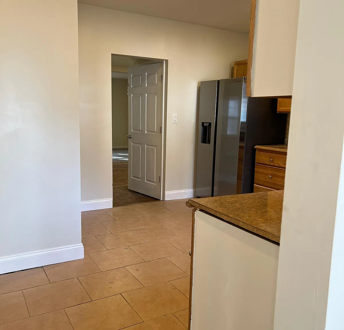 3 bed, 2000 sqft, $1,800 — Photo 3
