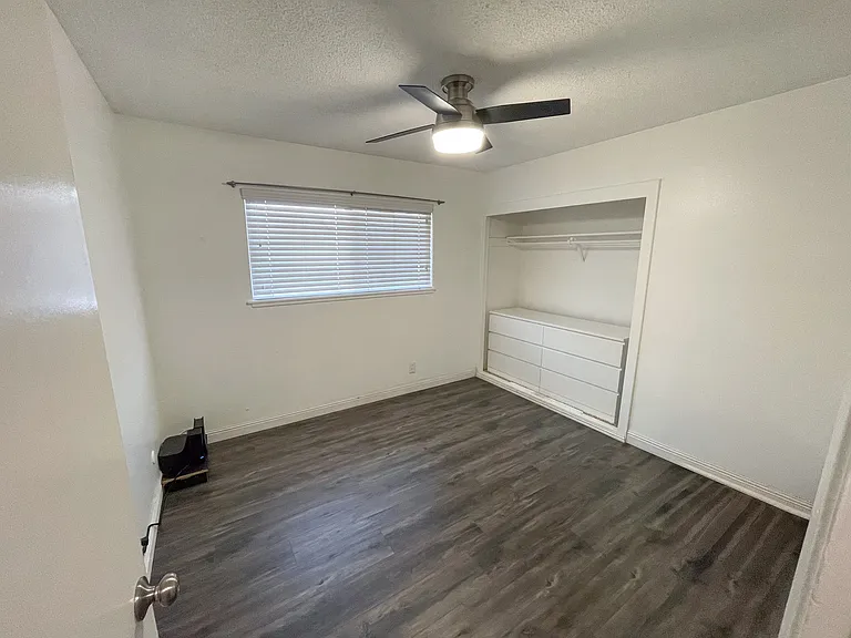 1386 N Sacramento St — Photo 6