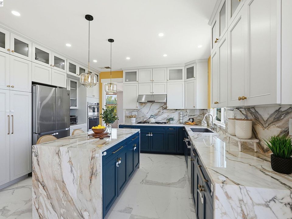 1st image of 857 Bridgeway Cir