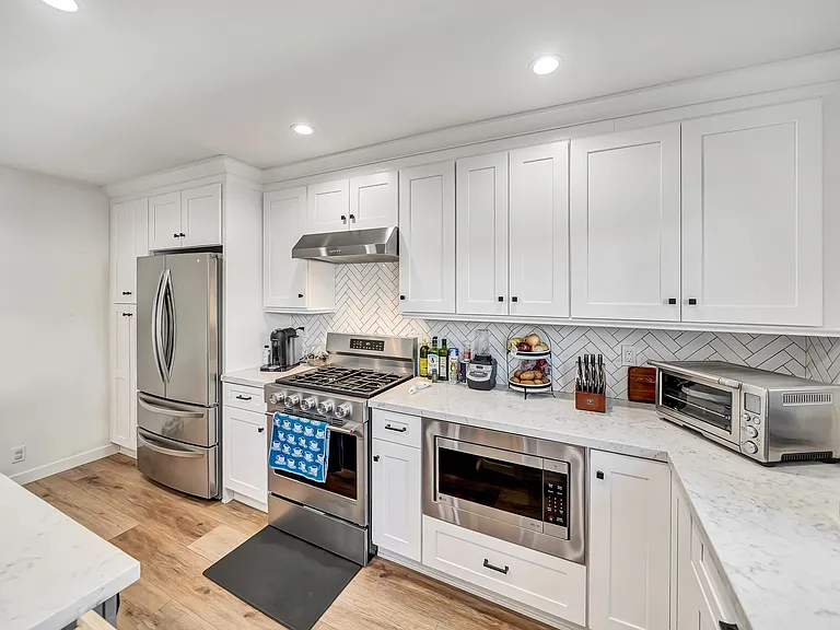 10231 Independence Ave — Photo 8