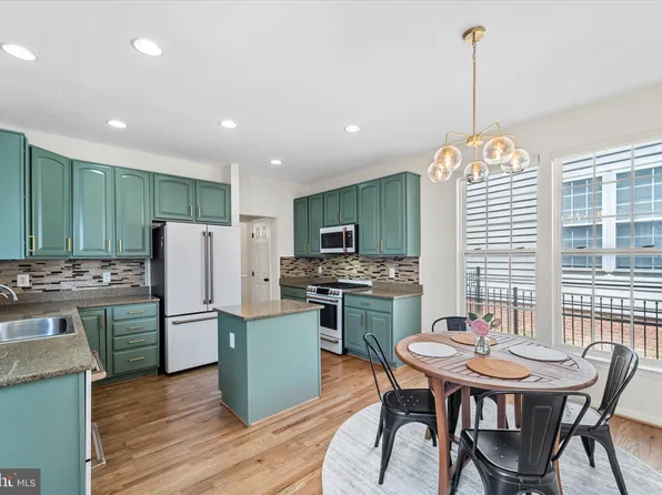 16253 Catenary Dr, Woodbridge, VA 22191