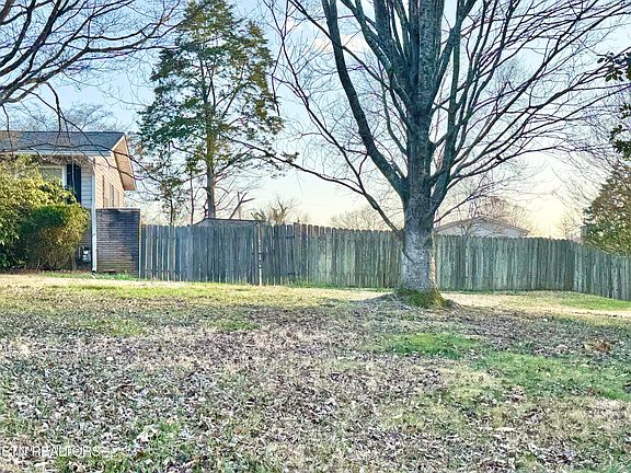 5th image of 3800 NW Vicksburg Ln
