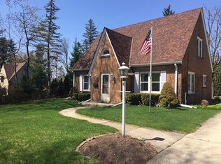 408 E Freistadt Rd, Thiensville, WI 53092