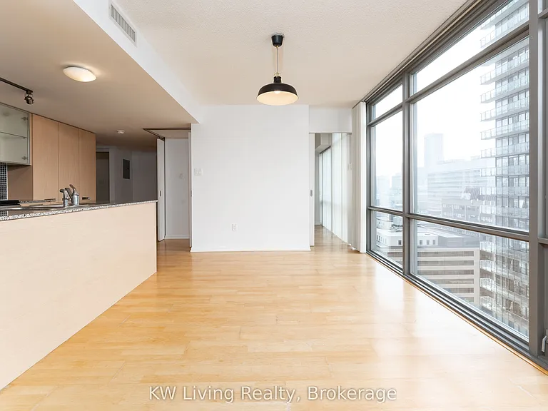 37 Grosvenor St #1603 — Photo 7