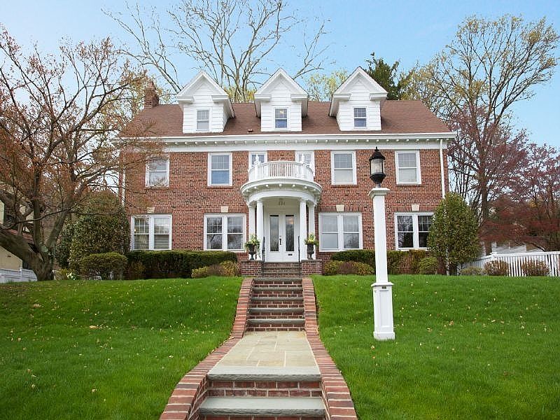 1st image of 224 N Mountain Ave