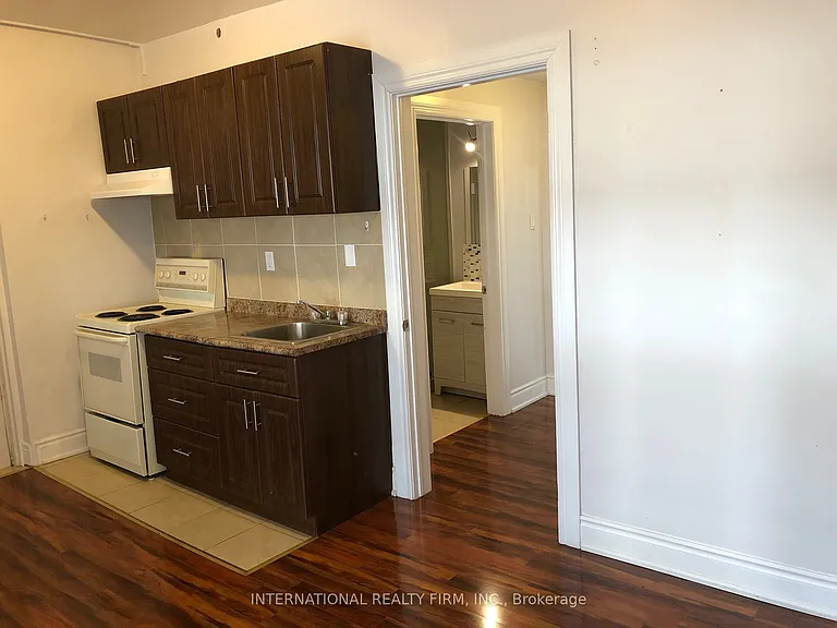 197 Dundas St E #1A — Photo 3