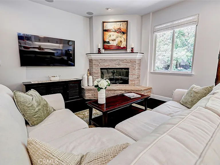 3005 N Poinsettia Ave — Photo 22