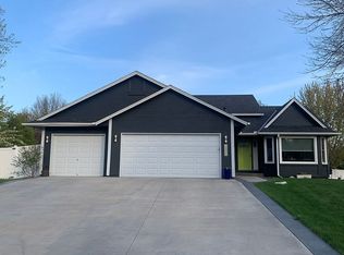 9352 Sycamore Ct N, Maple Grove, MN 55369