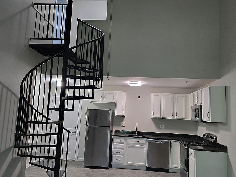 1st image of 680 Boston Post Rd APT 31