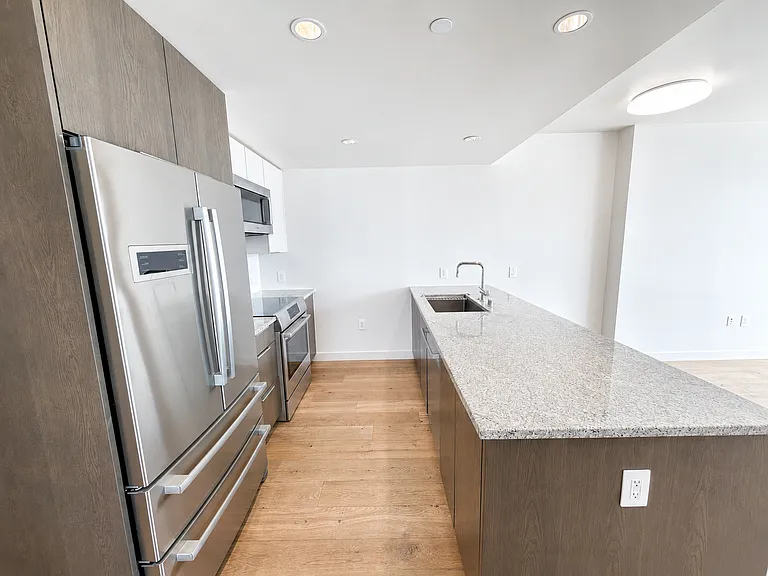 1001 Queen St #1415 — Photo 2