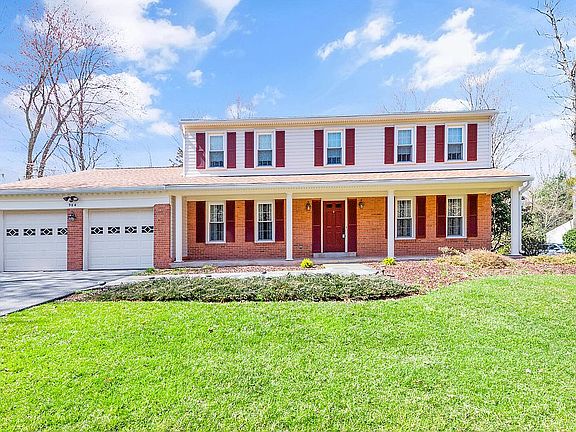 4th image of 904 Rolling Holly Dr