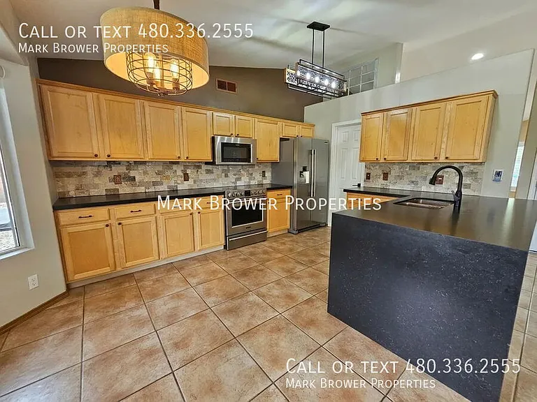 566 S Esmeralda — Photo 9