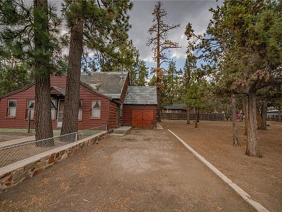 4th image of 134 E Big Bear Blvd