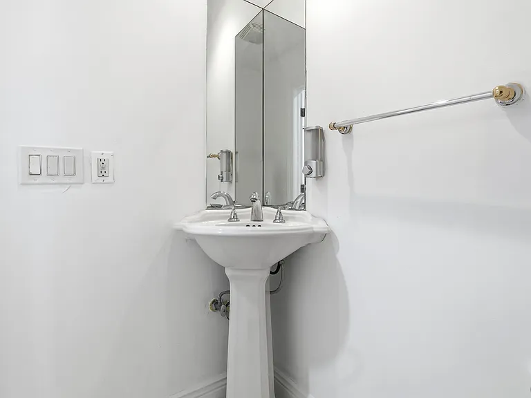 519 Summit Ave — Photo 18