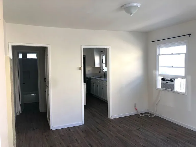 2106 N Vallejo St #BACK HOUSE — Photo 5