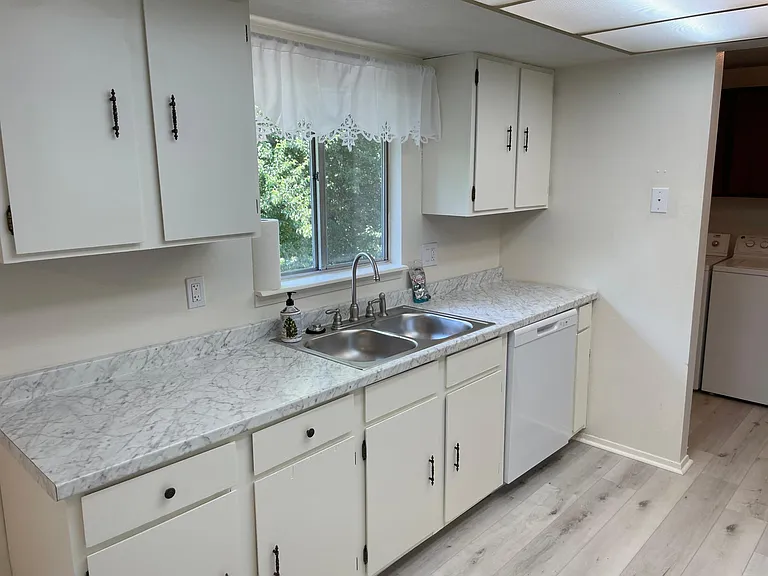 487 Stadium Ave — Photo 11