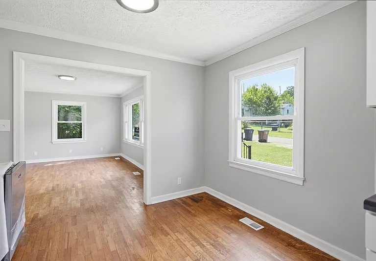 2706 Jefferson Ave — Photo 6
