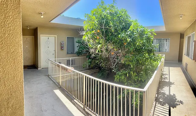 4804 Franklin Ave #8 — Photo 15