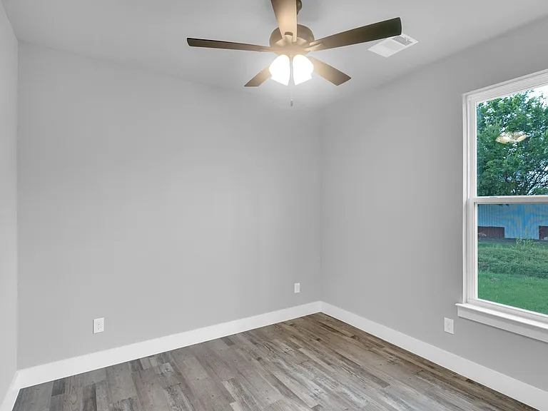 704 N Church St — Photo 14
