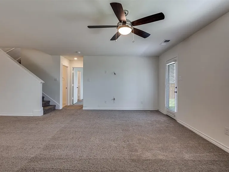 749 Windsor Dr — Photo 16