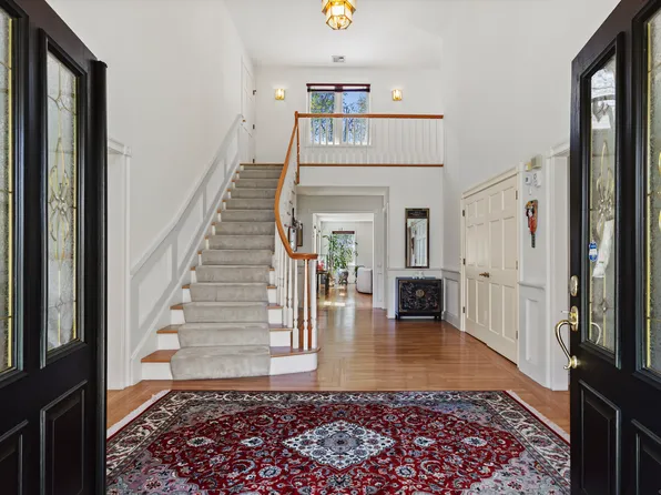 20 Maplewood Drive, Danbury, CT 06811