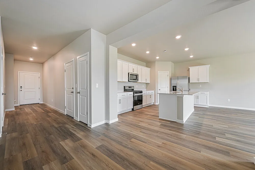 5 bed, 3.0 bath, 2684 sqft, $3,195 — Photo 4