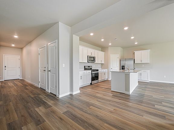 4th image of 2180 Christina St