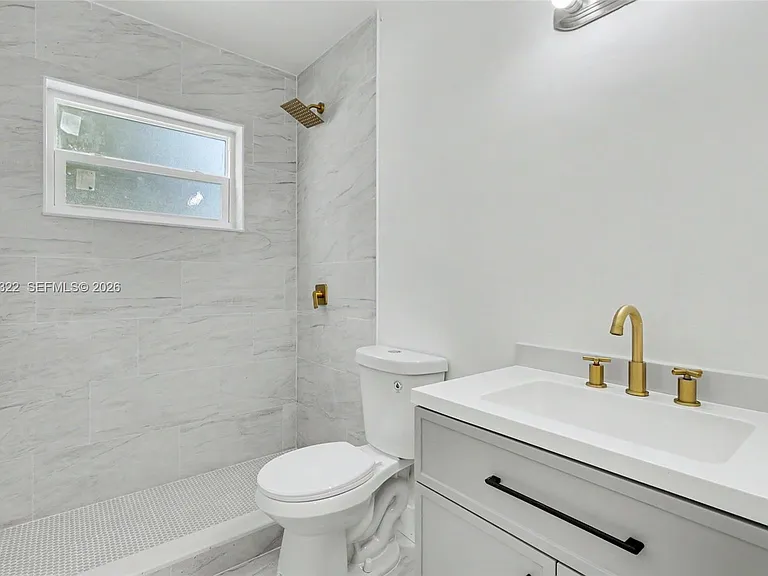 55 SW 13th St #A — Photo 15
