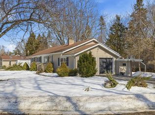 4 Wayne Cres, Quinte West, ON K0K1L0