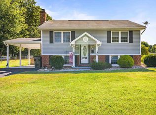 24 Essex Rd, Grottoes, VA 24441