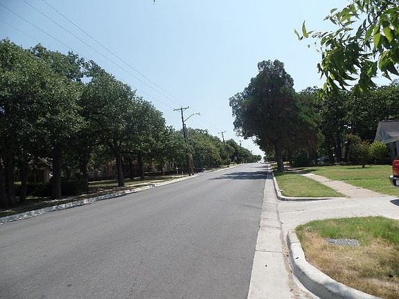 2nd image of 4406 Meadowbrook Dr