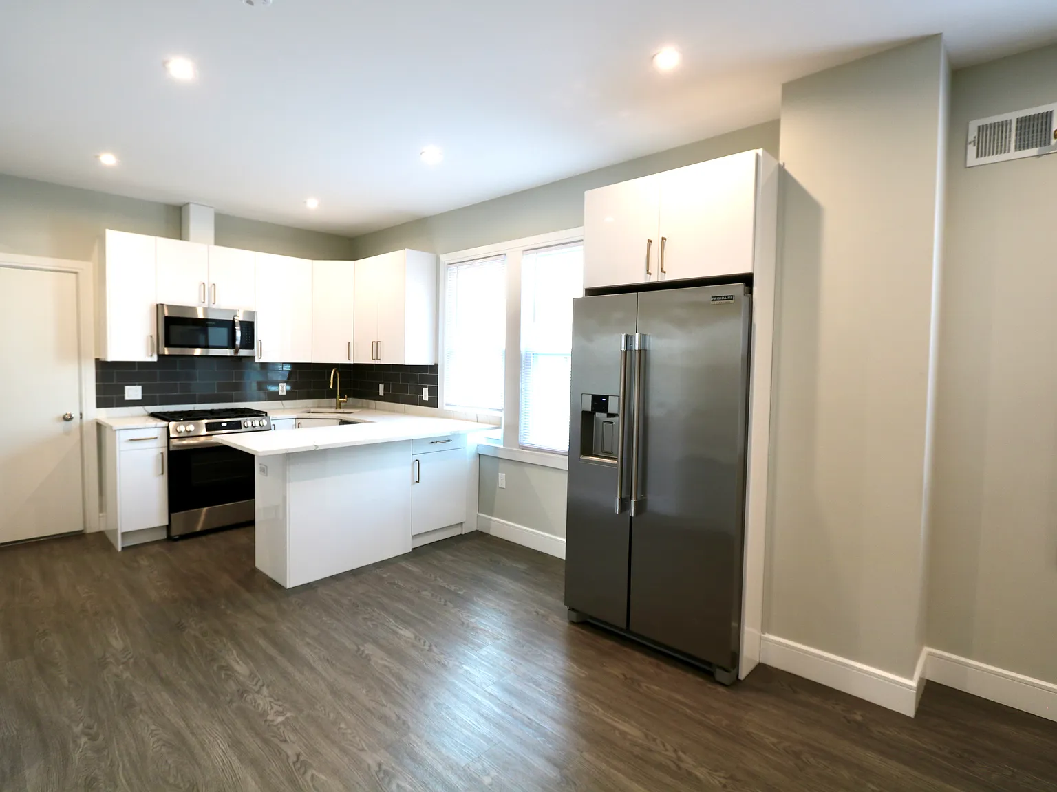 2 bed, $2,300 — Photo 3