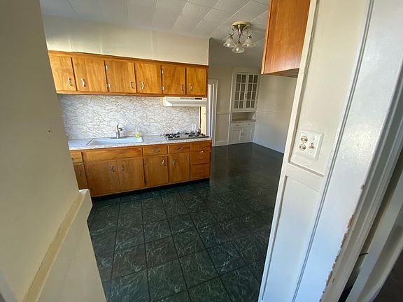 5th image of 79 Devon St Floor 1