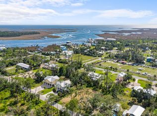  NW 1st St, Steinhatchee, FL 32359