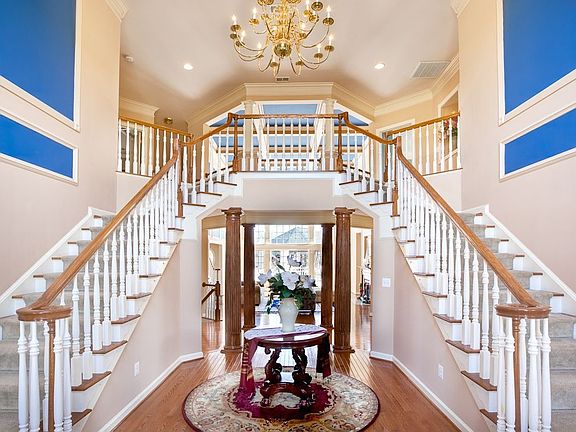 Foyer w/Butterly Staircase